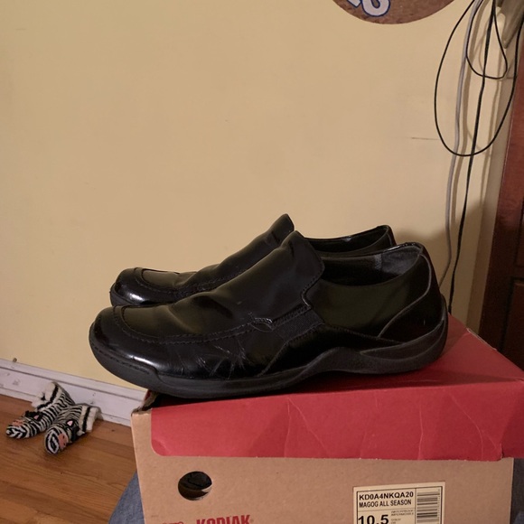 Kenneth Cole New York w/ Silver technology Blk Patented Leather shoes